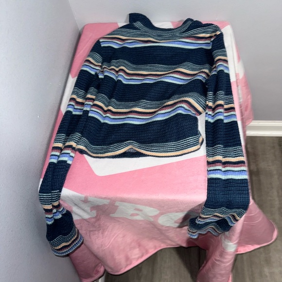 BUNDLE OF CUTE SHIRTS - Picture 4 of 12